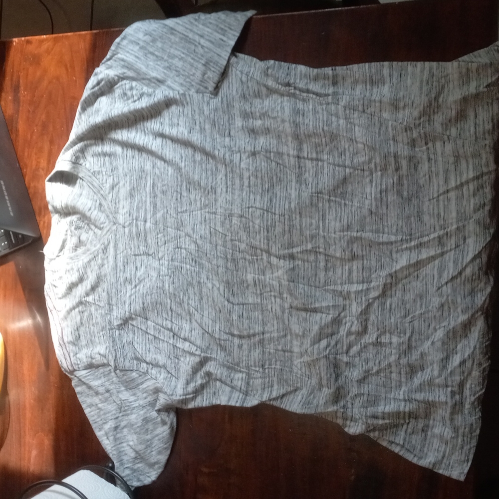 Men's gray t shirt